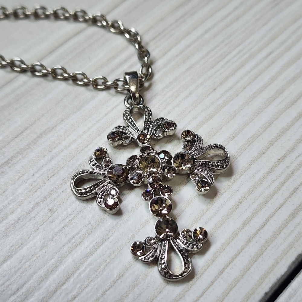 Cookie Lee Silver Cross Pendant Necklace #23412 NWT